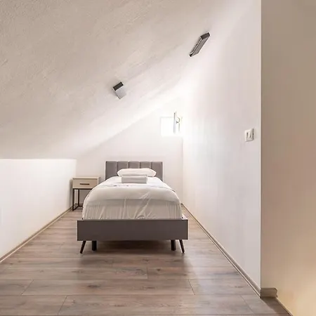 Santorini Wave Loft 1 * Gjilek